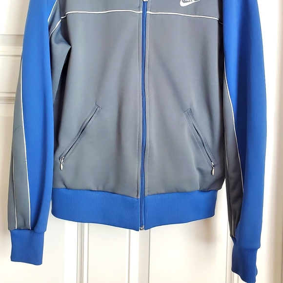 Nike Vintage Jacket in EUC - Picture 2 of 4